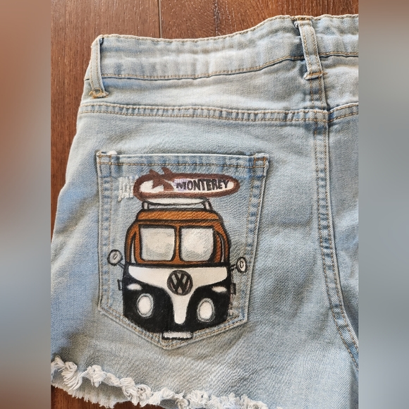 Hand Painted Cut Off Jean Shorts / Forever 21 SIZE 30 Treated Fabric Paint - Picture 3 of 6